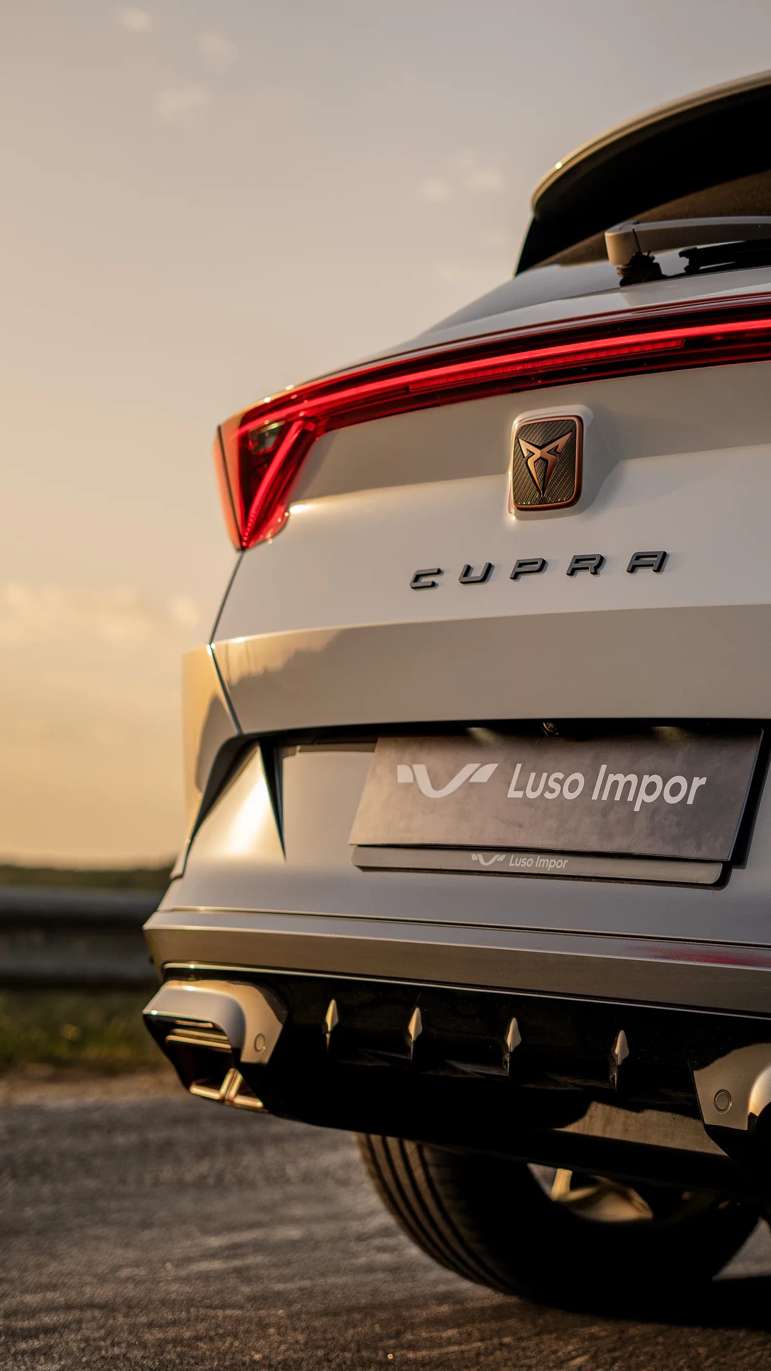 Carro importado pela Luso Impor a aguardar legalização